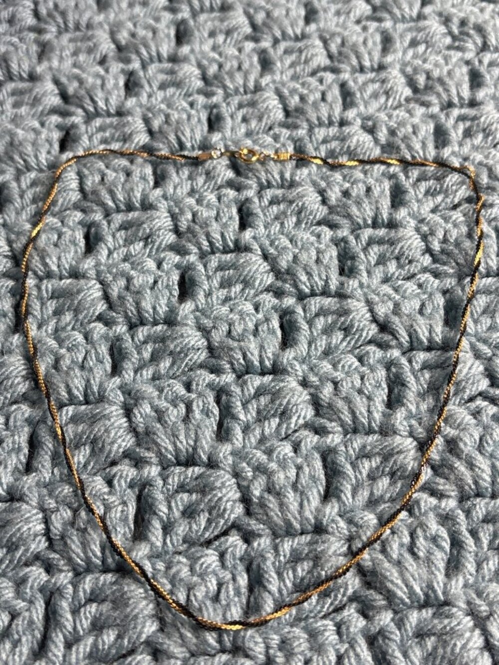 Vintage 80s Twisted Chain Necklace Goldtone Black Spring Ring Clasp 17 inches